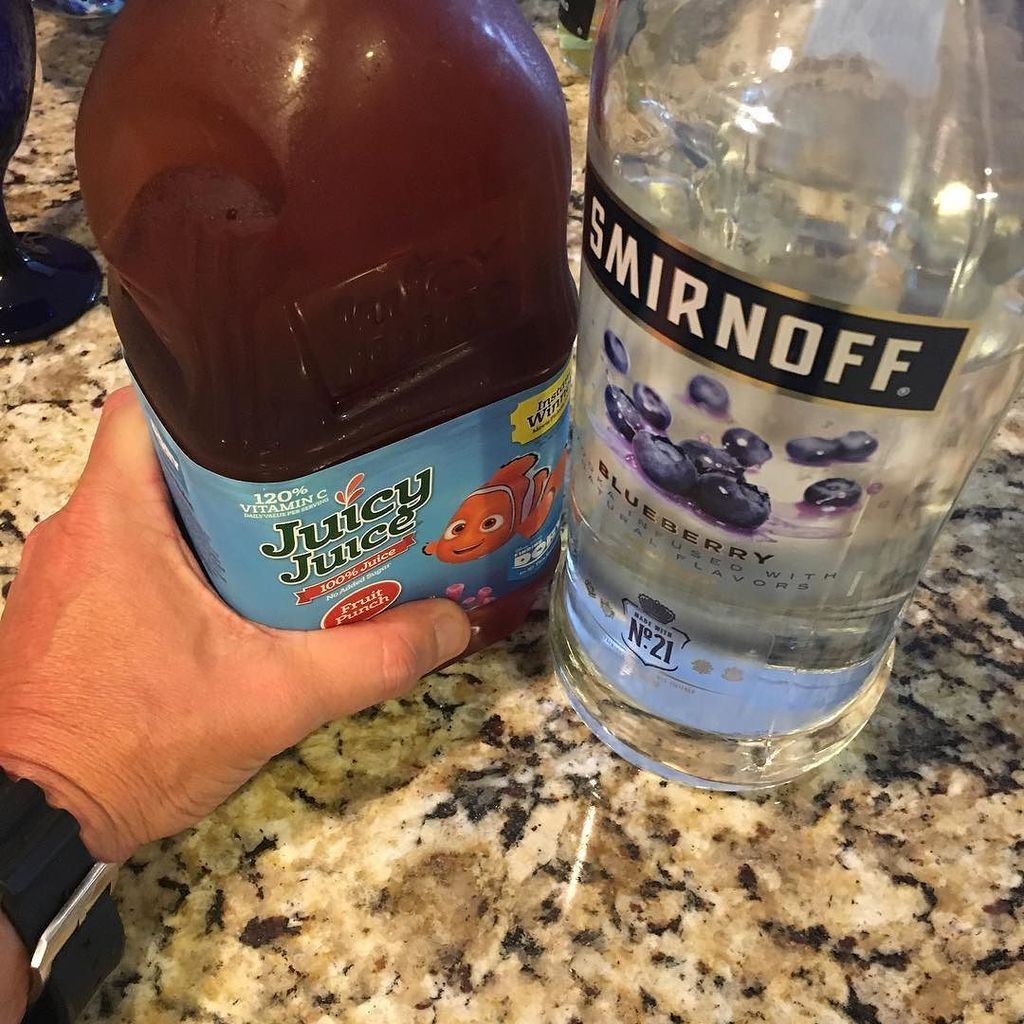 bigheadcustom's tweet photo. Not sure what's going on here ๐#vodka #juicyjuice #jupiter #florida #pier #beach #bigheadcustom #pendants #wood #dabs #420 #710 #dj #rapperโฆ https://t.co/HlMPawe2Ao