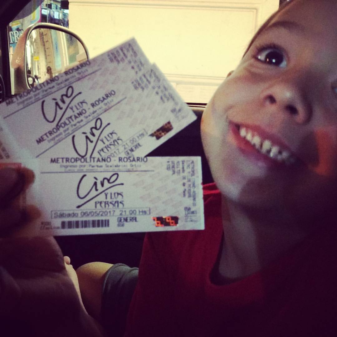 MaraArgerich's tweet photo. Ciro feliz con las entradas! Nos vemos allá... Que ansiedad!!! @ciroylospersas #MetropolitanoRosario #6deMayo
@diego_lagorio https://t.co/nGTTIlryjf
