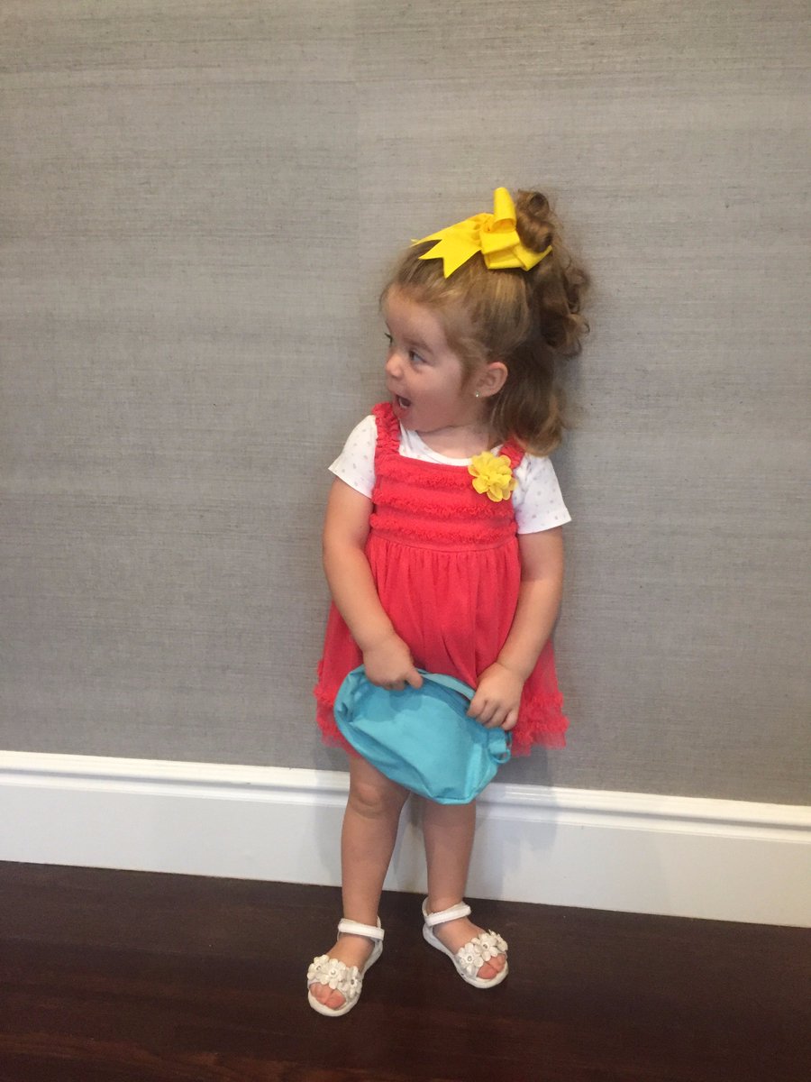 ThePerezHilton's tweet photo. Every day is a photo shoot when you're this cute!! 👸  https://t.co/vHYo7E2dmF #MiaHilton https://t.co/8sd9PyQgBQ