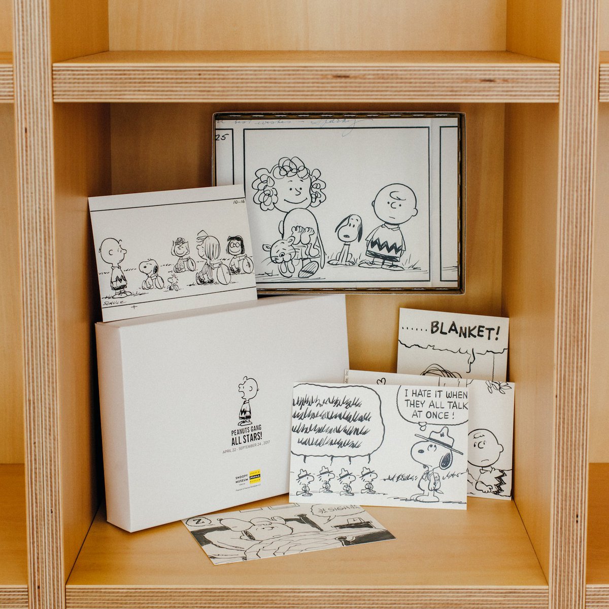 Snoopy Museum Tokyo در توییتر ブラウンズストア 開館1周年展グッズ ポストカード ボックスセット ピーナッツ ギャング オールスターズ 展に展示される原画のポストカード コンプリートボックスです コミック原寸大のスペシャルカード入り 5 000円