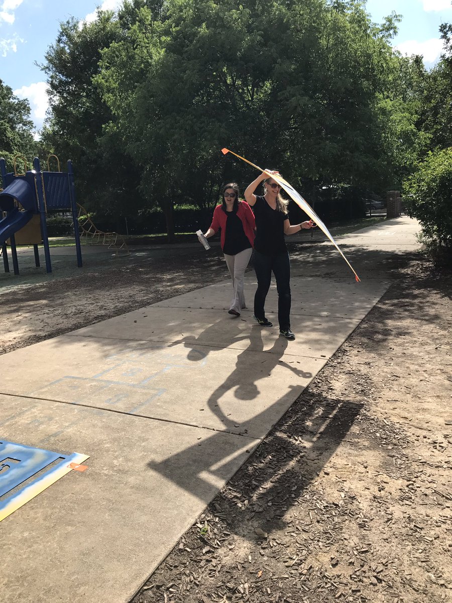 sanndavis's tweet photo. Playground painting beginning @underwoodgtm @LudwigsBusyBees @tanya_churchill Thanks #starshipk parents @D465diva @matt_marchione #waketlc https://t.co/2Rg3X0J9CD