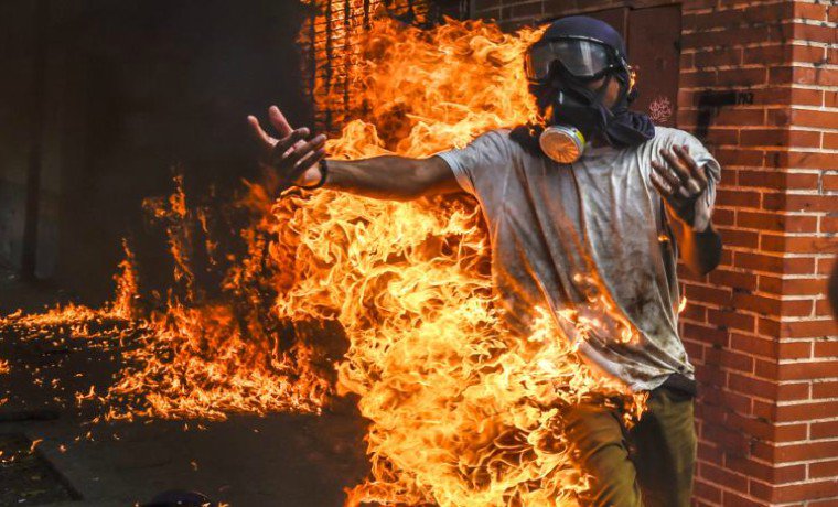 ValecilRafael's tweet photo. “No abandonen la lucha por #Venezuela”: Las primeras palabras del muchacho... https://t.co/wN5SHejUGM by #CaraotaDigital via @c0nvey https://t.co/qJbJsRucfY