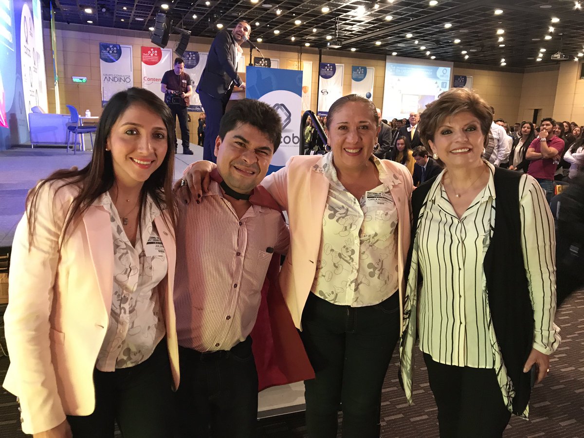 VisionGCobranza's tweet photo. Compartiendo con un héroe @Jeison_HeroeCNN nos enseñó q para ser felices debemos ayudar, soñar y ser agradecidos @Colcob_Colombia https://t.co/j83kYIUiw3