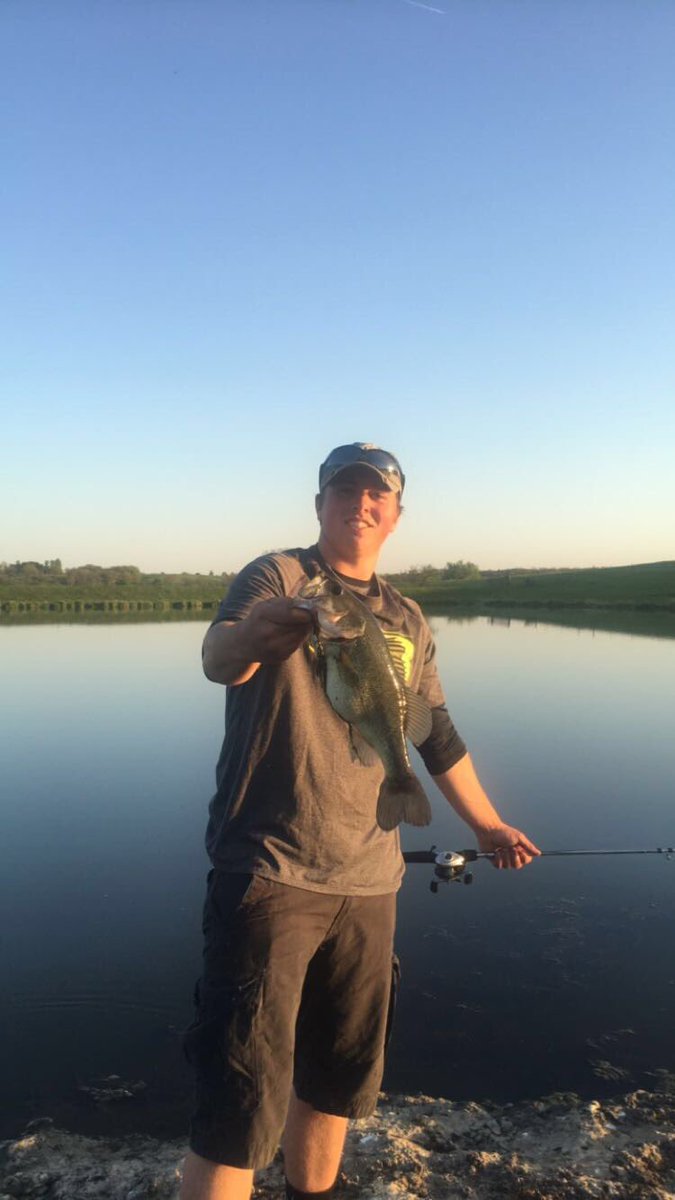 IowaBoys's tweet photo. Good evening to get into some fish!! Tell your friends! https://t.co/ieuqm4kyQQ