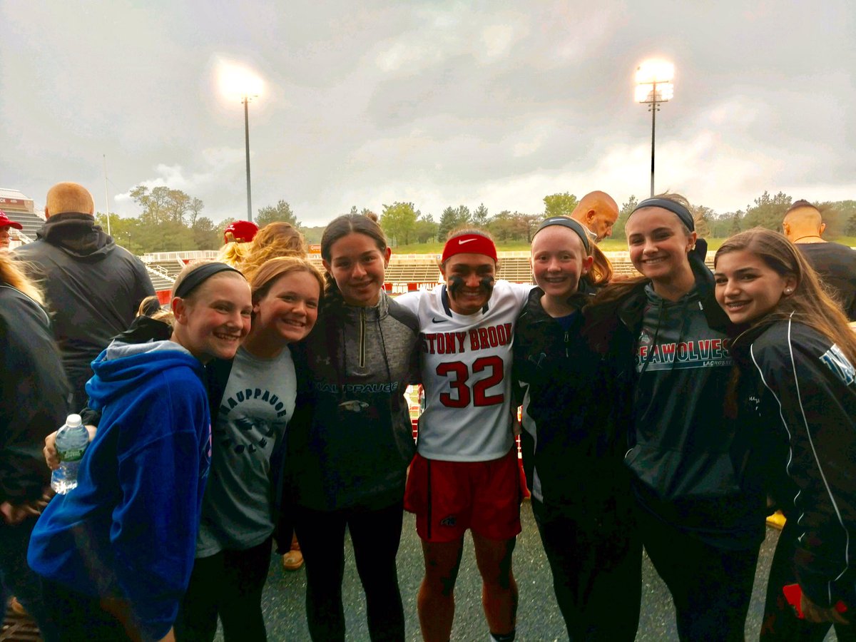 DeniseBento's tweet photo. What a game!!!love that our girls have such wonderful role models #stonybrookwomenslacrosse https://t.co/K8o0yypkeD