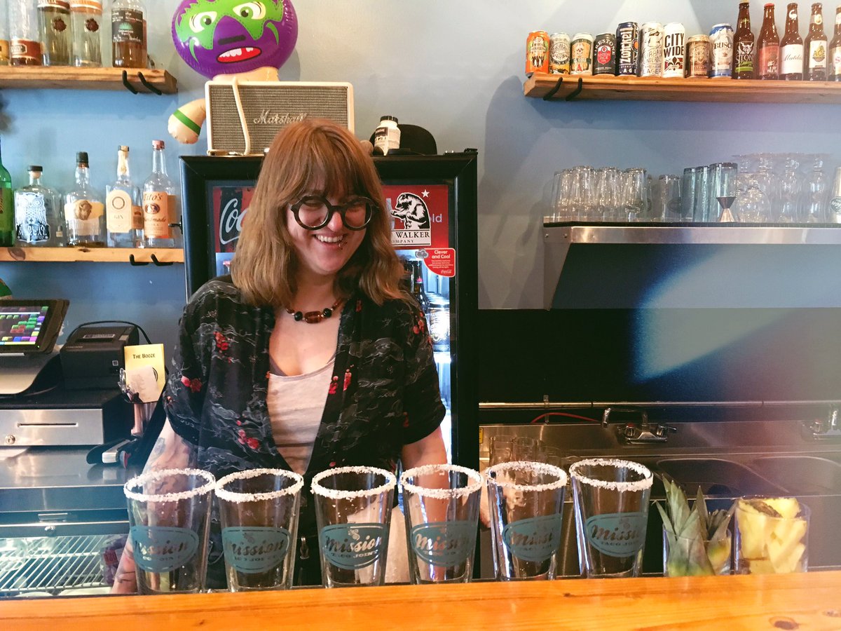 SessionTacoSesh's tweet photo. 6 margs; 1 Eva. #crushmissiontaco #BodegaBar https://t.co/tpE9EFQcXi