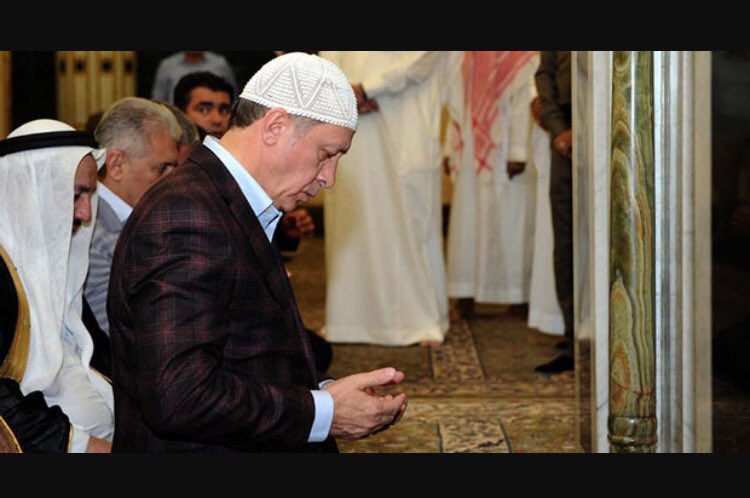 Allah’ım! Zelil olmaktan ve zillete uğramaktan sana sığınırız.