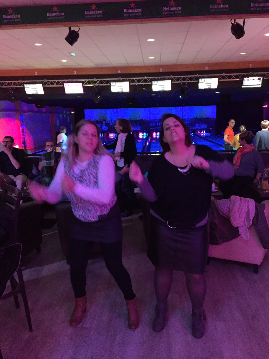 teqbowling's tweet photo. On avait des #danceuses ce soir au @teqbowling pour le #karaoké . #bowling #Vendée #Luçon https://t.co/gTdqiRk6Ba