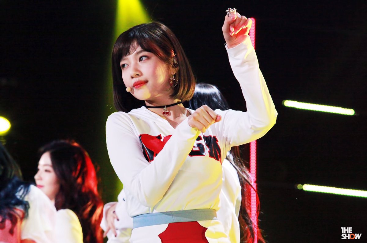 army_himari's tweet photo. ジョイ子になりたくて髪の毛切ったんだけど、弟にジョイ子の写真みせてこの髪型にした！って言ったら鼻で笑われてどんまいって言われたんだけどwww
はーい、自分ブスですみませんでしたねww https://t.co/pibrNVQXtW