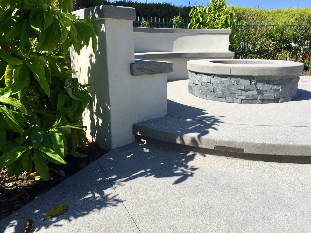 WHMasonry's tweet photo. Simple and Elegant, built in firepit with seating to match #westhillsmasonry #rocpro #topcastcontrete #outdoorliving #missionviejo https://t.co/7ZPManvmU4