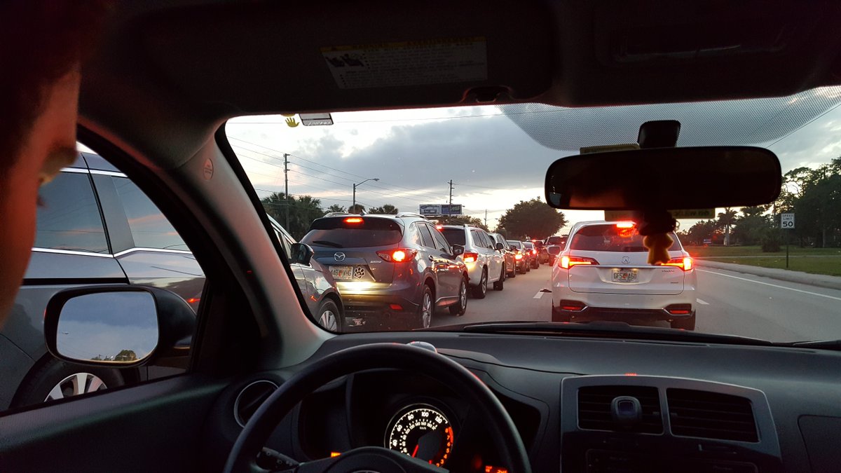 citizenobserver's tweet photo. @perfectvodkaamp @tompetty 8:05pm. People in their cars waiting to park.People getting out of cars and hiking.. #Missingconcert #oversold #refund https://t.co/zqOqT5ESZm