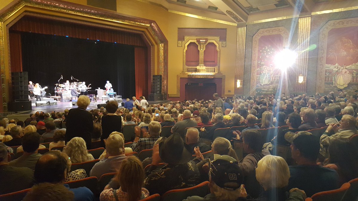 Great crowd at the Paramount in downtown Bristol for country music legend Ronnie Milsap.