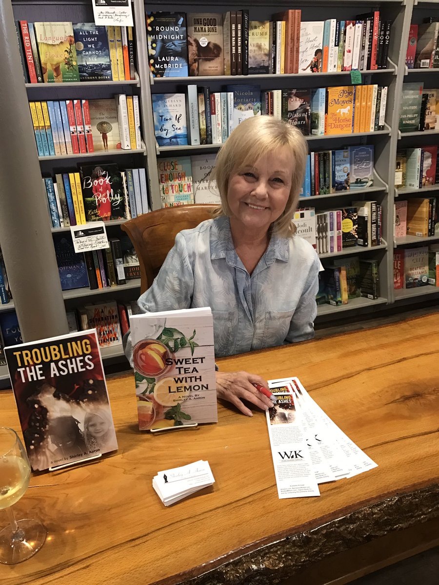 ShirleyAaron77's tweet photo. Signing copies of my books @PagePalette in Fairhope, Alabama #GreatBookstore #HappyTimes https://t.co/CHsSHwbI6n