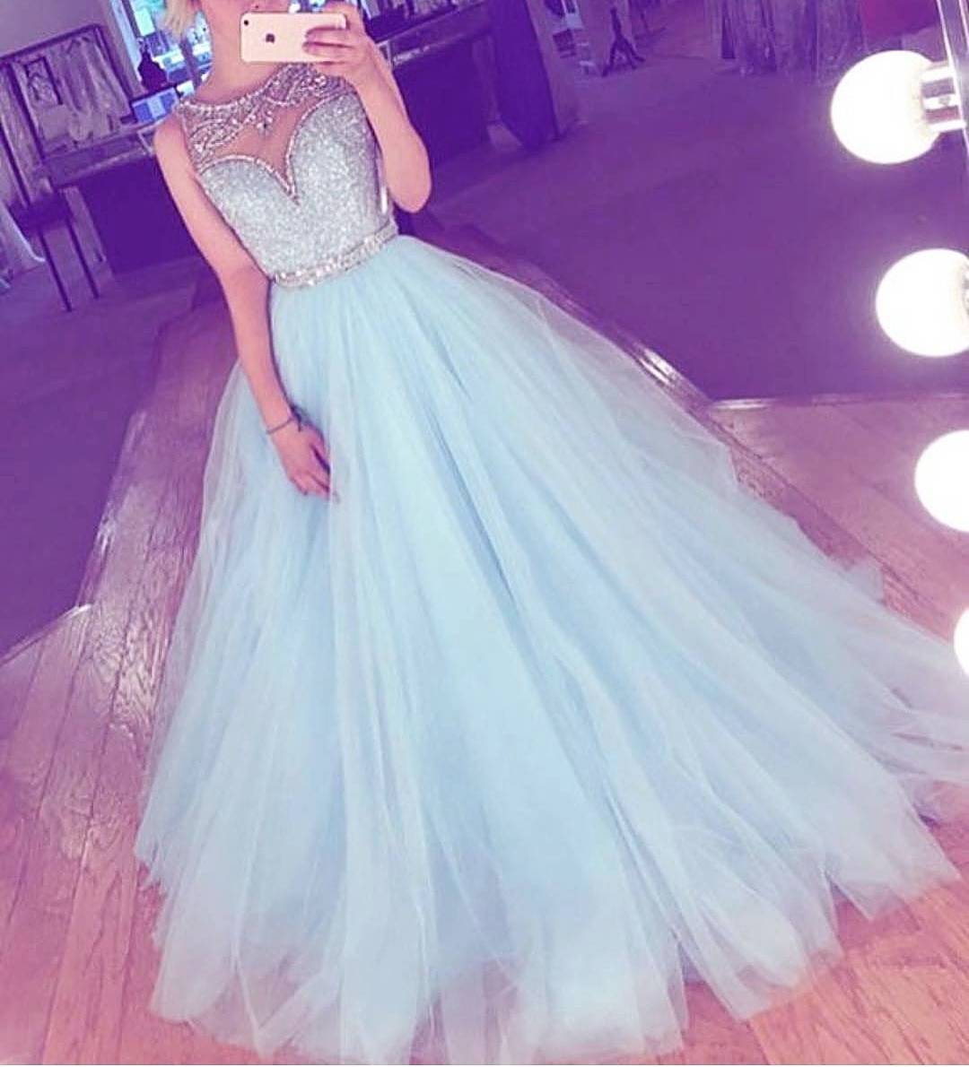 ChooseOne___'s tweet image. Choose one #PromDress ✨💐