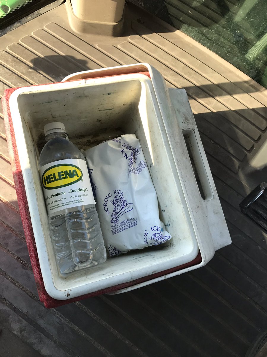 miller_criss's tweet photo. Reason #27 why you should do business with Helena - their water bottles fit into my cooler.#biggerisntalwaysbetter #unsolicitedendorsement https://t.co/QhAGkMOr4G