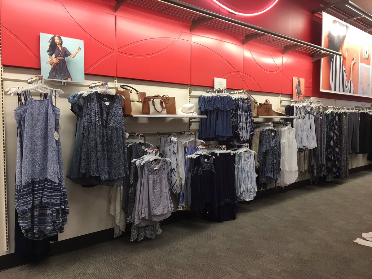 Knox Rose moved to the back wall look at that color style #2486 <a href="/m_gaerke/">Melissa Gaerke</a> @Musgrove_Hannah <a href="/holly_couch/">Holly Couch</a> <a href="/UCTomcat/">Tom Ploetz</a> <a href="/bowdenac128/">Amanda</a> @I_Tob26