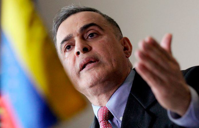 vertvnoticias's tweet photo. En video: Venezolanas enfrentan a Tarek William Saab durante su ponencia en el Líbano - https://t.co/HyYTQjBBRq https://t.co/eSGkKcnub6