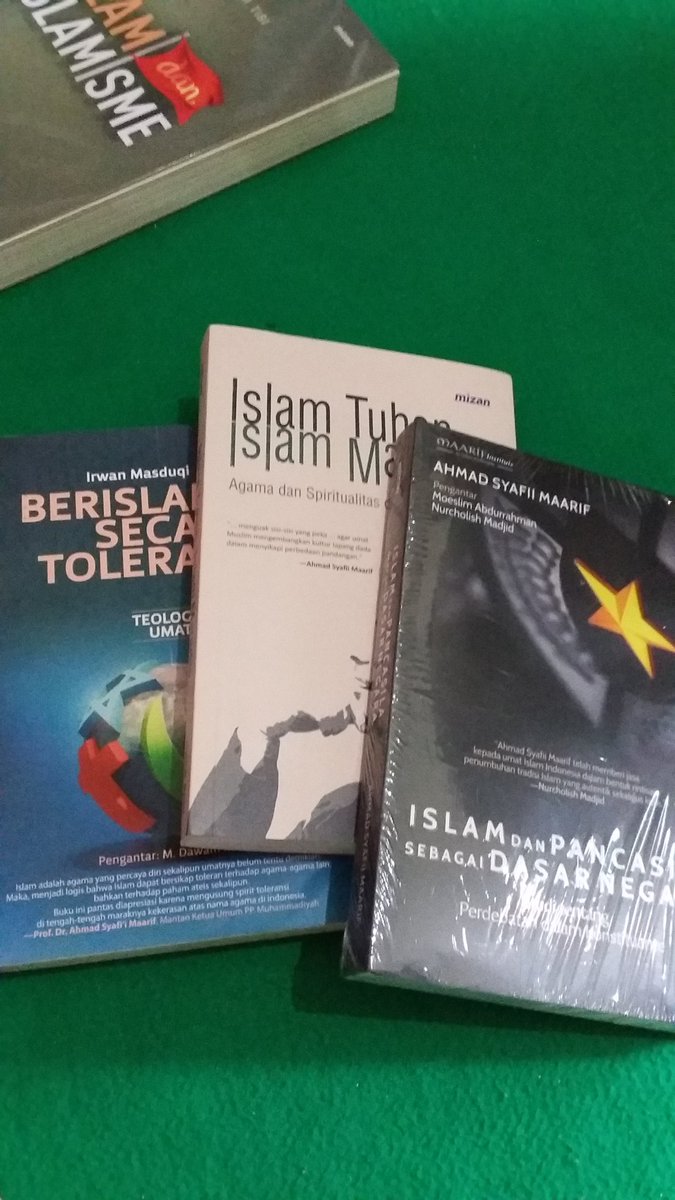 UlyaFikriyati's tweet photo. Paket bulan pertama (3 buku) sampai dg selamat. Thanks @mizandotcom @Haidar_Bagir @pututwidjanarko @mizanwacana https://t.co/8vSivM74NJ