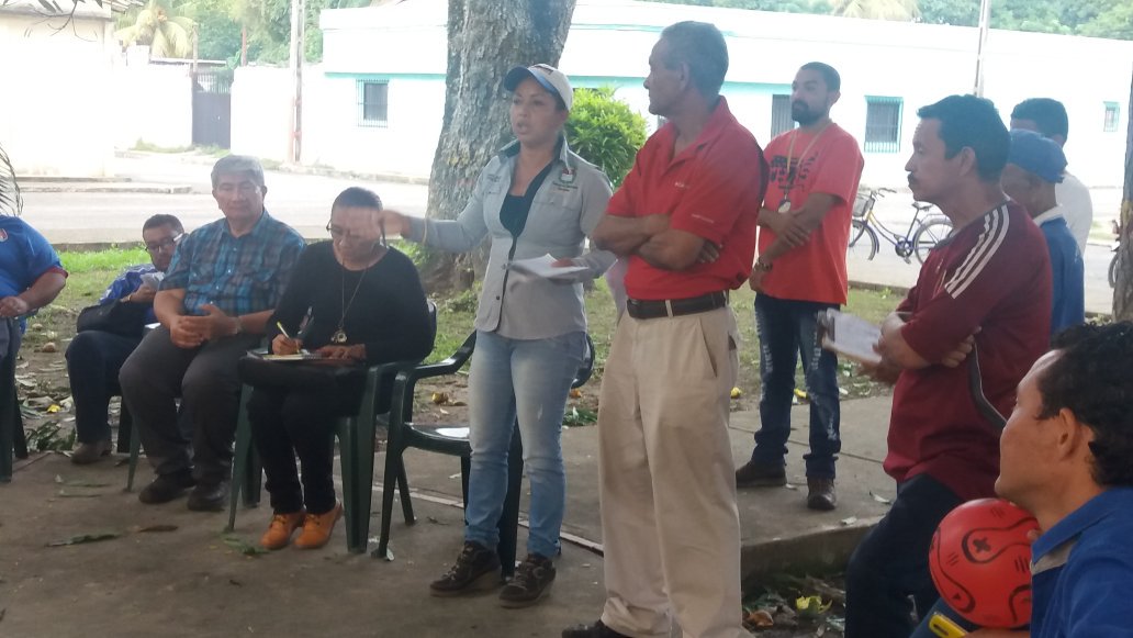 SonyaMireya's tweet photo. Asamblea de Ciudadanos en la Pq #Torunos municipio #Barinas. Tema: transporte publico https://t.co/f8unqCXP1t