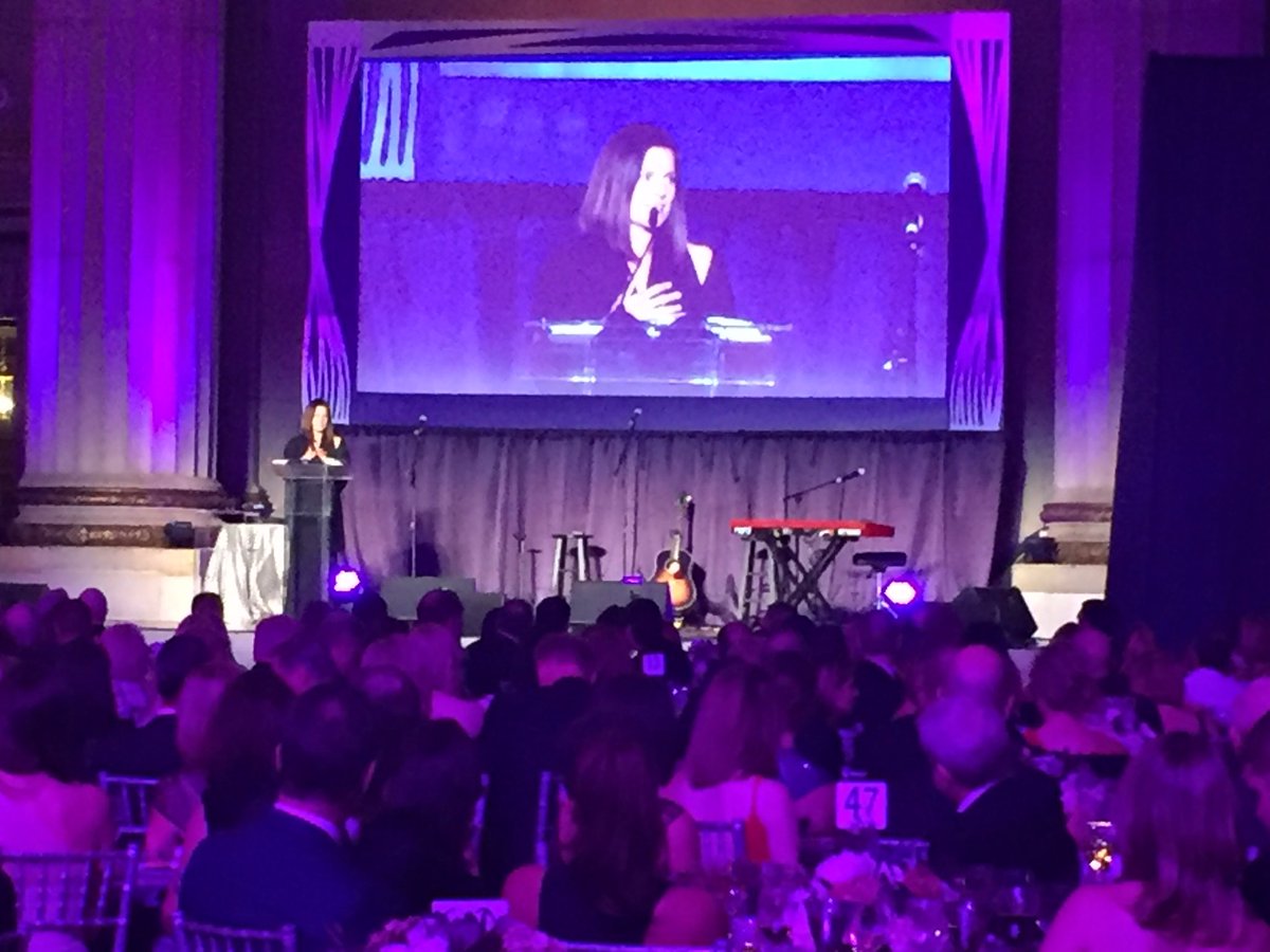 ALZNCA's tweet photo. .@Katy_Thomas, thanks for helping us honor Brain Ball honoree Arnie Whitman and your ongoing work. #ENDALZ #alignmentofinterests @Aging20 https://t.co/SwBfABjfHF
