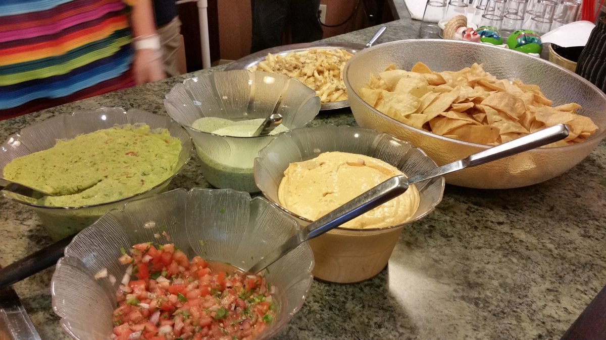 PrairieLakes_HC's tweet photo. Chef Cherry went all the way out and spared no expense to the Cinco de Mayo celebration! @TrilogyLiving #CincoDeMayo2017 https://t.co/H6xZNCeecb