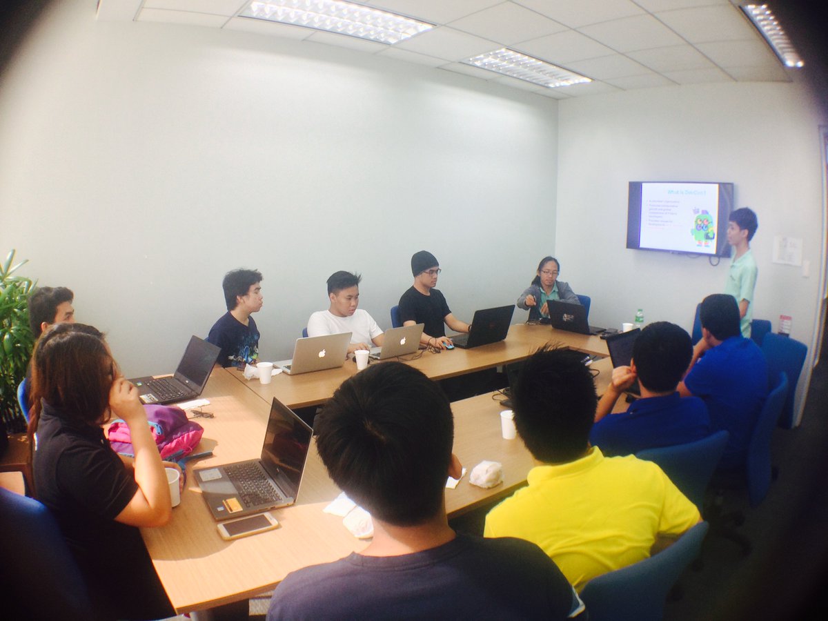 DEVCONPH's tweet image. Mr.Joma Miñoza giving an introduction about Devcon. #DevconPh #IonicCodeCamp