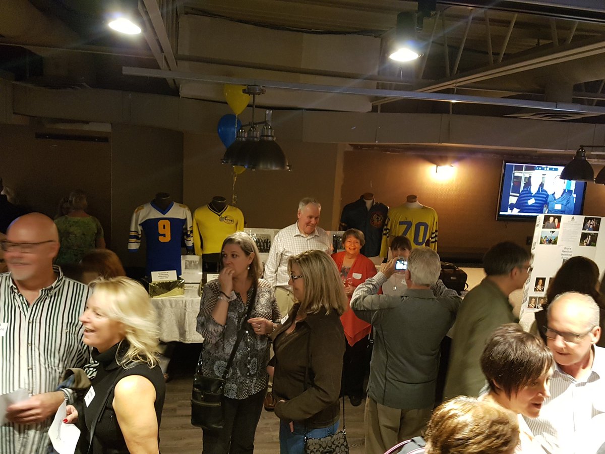 VP4kids's tweet image. Thanx to @AlumniPCSS for another great alumni nite, raising $ for scholarships &amp;amp; honoring the 97th anniversary of @PortCreditSS @PeelSchools