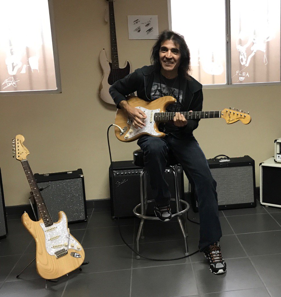 Gran trabajo para La 'Staiticaster' 0001 @fenderlatino @fender Gracias!!! Por muchas más!!!