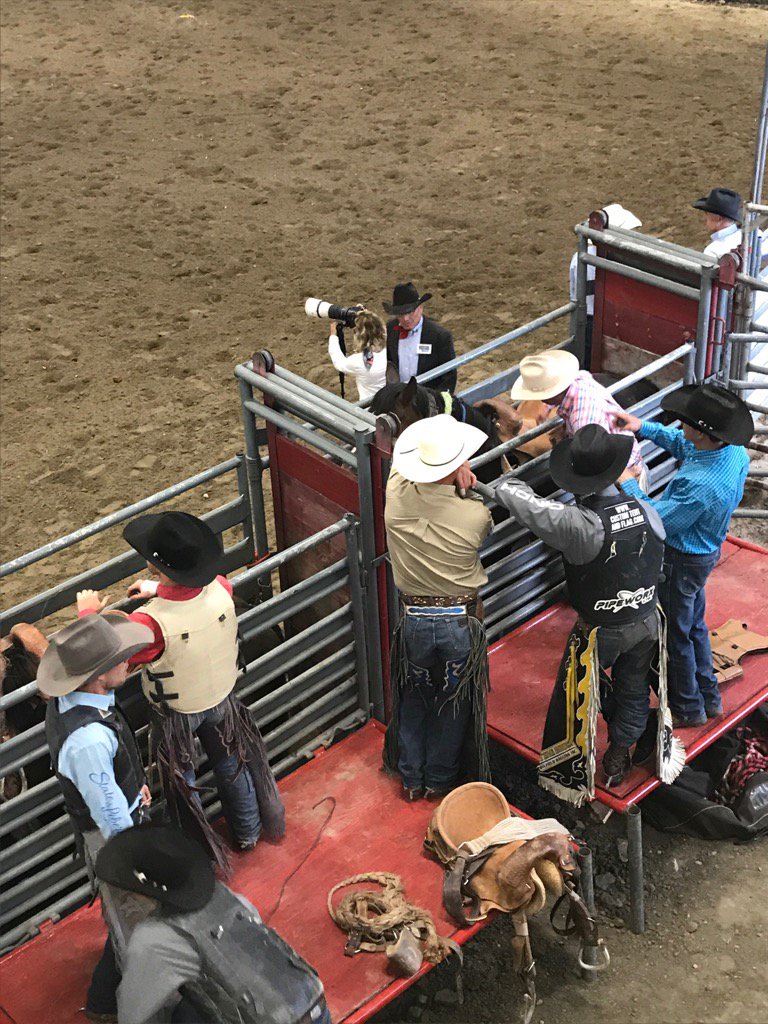 RAMRodeoReport's tweet photo. Almost time for the bronc riding here in Drayton Valley. https://t.co/FasCgyFY0R