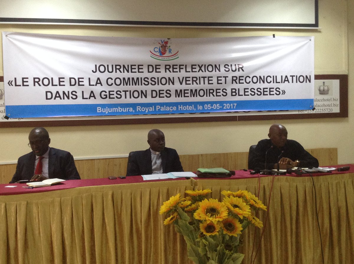 CVR_Burundi's tweet photo. Jrn sur l rôle d l CVR ds l Gestion d mémoires blssées a été organisé avc l'appui financier d Centre pr l Dialogue Humanitaire basé à Genève https://t.co/Z1cpOGWPAr