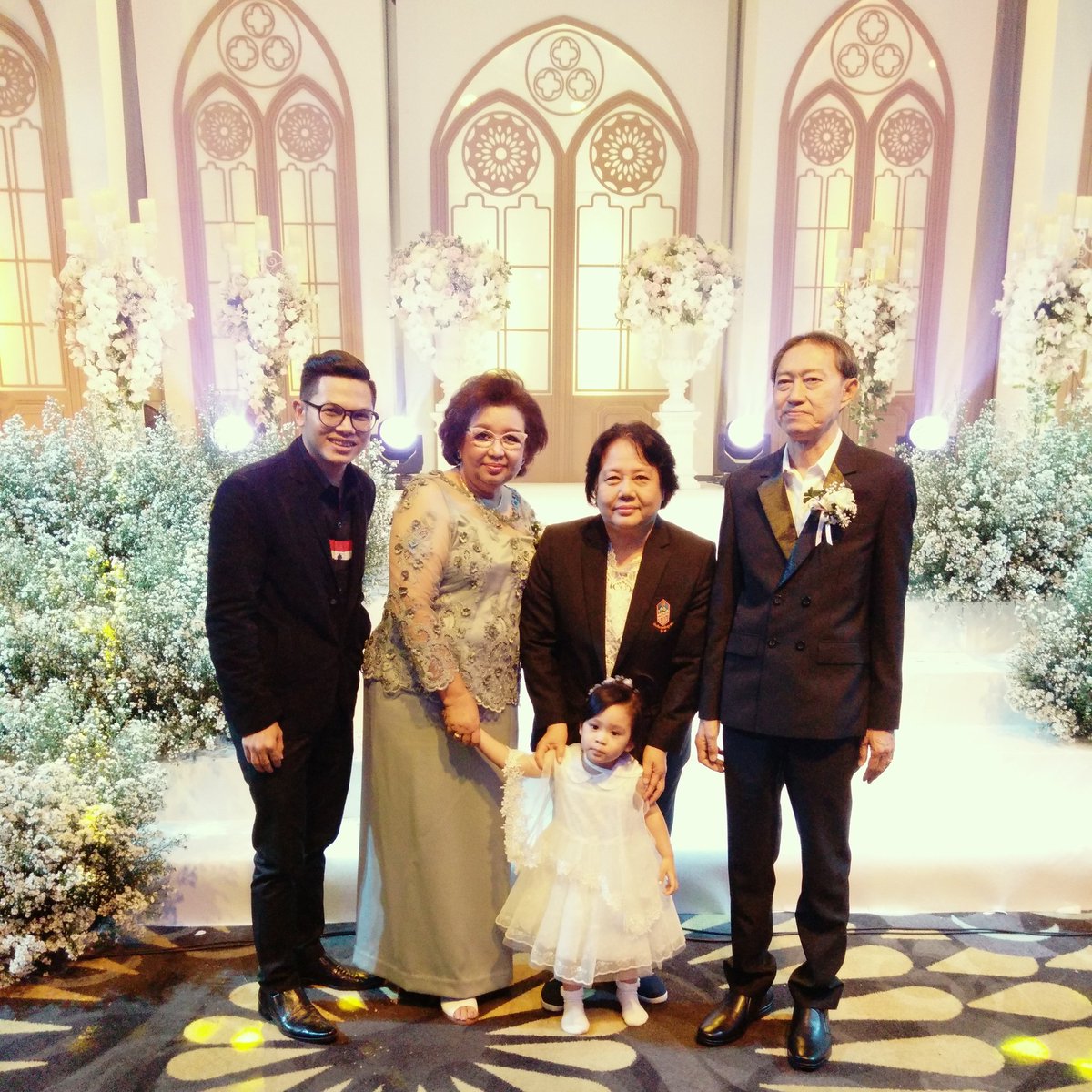 Thanathon_tee's tweet photo. มางานนี้ฟินจิกหมอน #งานแต่งเก้งบอย #kbwedding https://t.co/fSJV2jx9tl