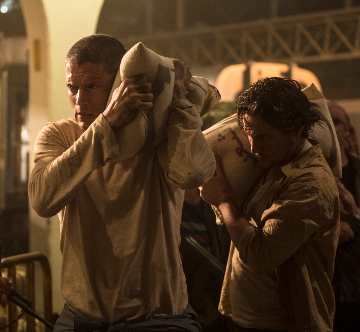 PrisonBreak's tweet photo. Michael's plan to escape by train 🚆 hit a painful snag. Stream Season 5 of #PrisonBreak here: https://t.co/4KHCBNQMIM https://t.co/osllWu2OGj