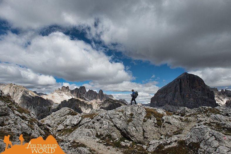 Looking out at the #CinqueTorri di #Averau from #Nuvolau, #Dolomites, #Belluno , #Italy #lesstraveledworld