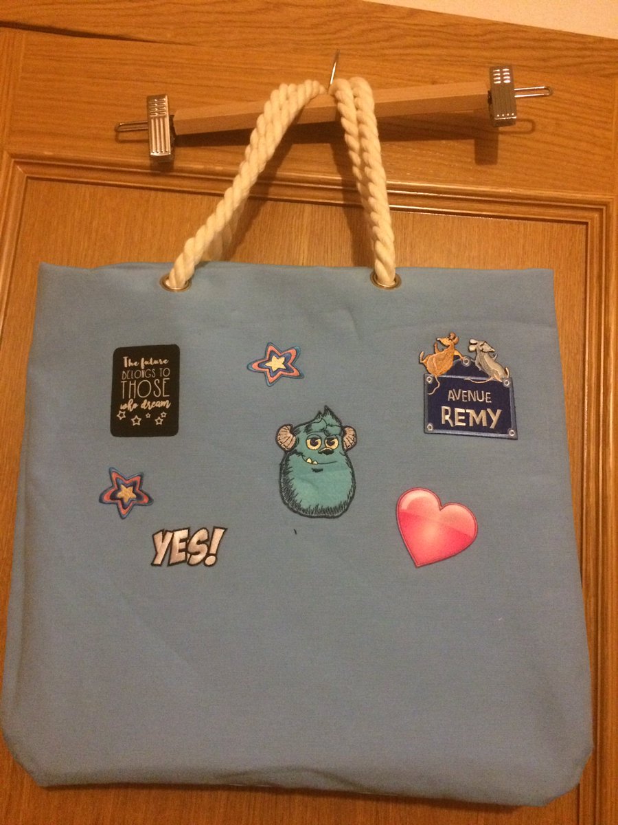 DVivaces's tweet photo. Bolso de verano reversible para una apasionada de la magia de #Disney https://t.co/4pNiZQ41j9