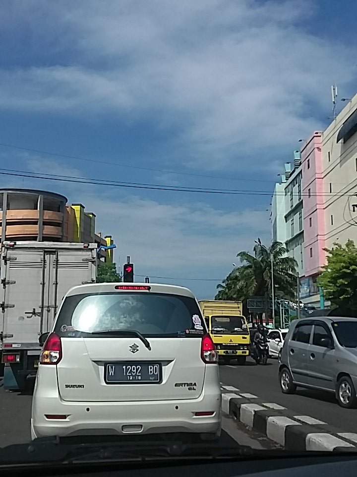 anggipig's tweet photo. Traffic light 2 detik an dpn PGS buat macet @e100ss https://t.co/0bXGroSH0A