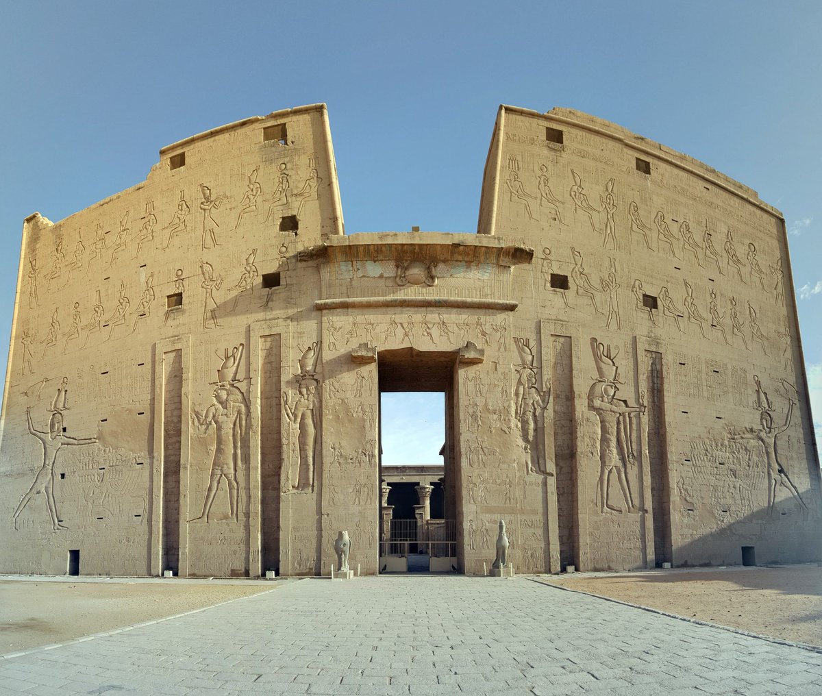 FunPhotographic's tweet photo. #GooglePanorama @ #Temple of #Horus #Edfu #Egypt.
20170318_072505-PANO
#AncientEgypt #EdfuTemple #nileriver #panorama #TempleOfHorus #travel https://t.co/5Gw6ykvtQA