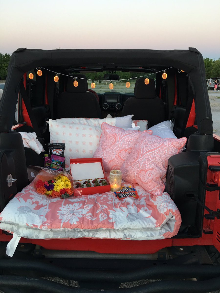 ZachDavis__'s tweet photo. Drive-in with my girl https://t.co/Oqz9MlABq0