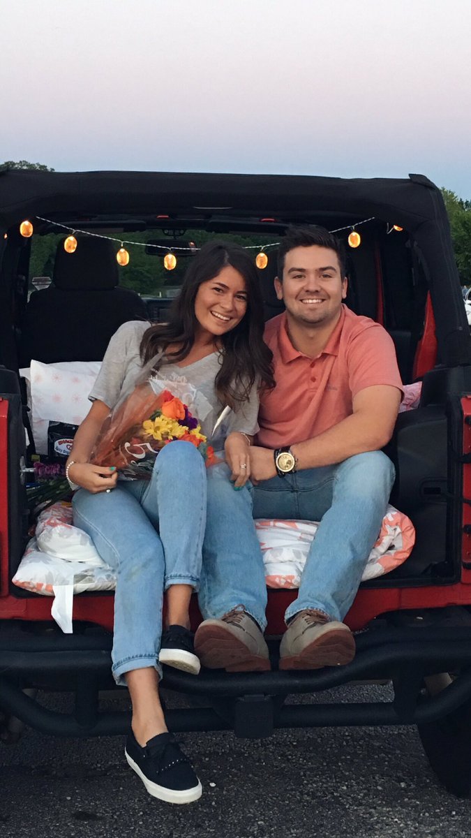 ZachDavis__'s tweet photo. Drive-in with my girl https://t.co/Oqz9MlABq0