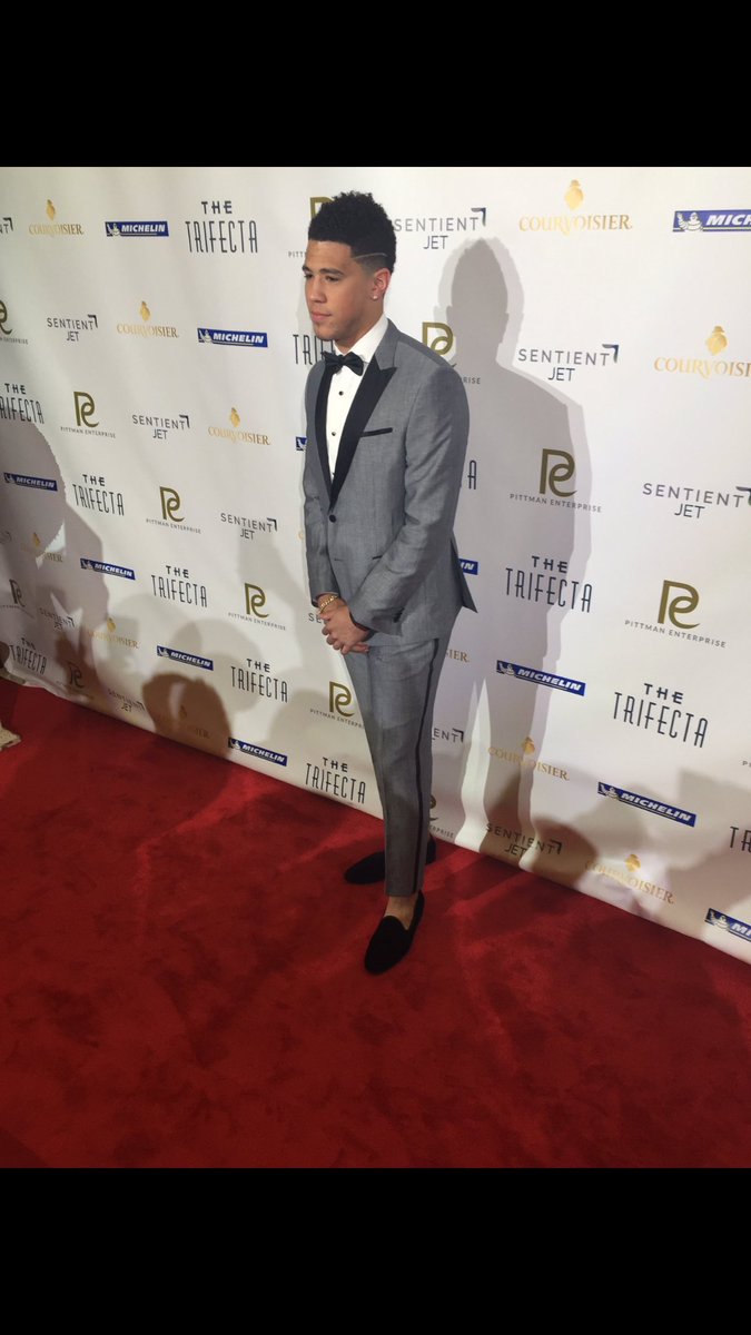 Cats_Coverage's tweet photo. Devin Booker at the Oaks today 🐎🔥 #YouCleanUpNice https://t.co/yhP1mQpQAs