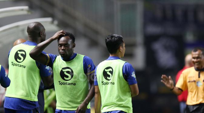 liputan6dotcom's tweet photo. Cole dan Essien Jarang Inti, Ini Penjelasan Pelatih Persib https://t.co/zG1R3jjso3 https://t.co/L0IvV4NsO9