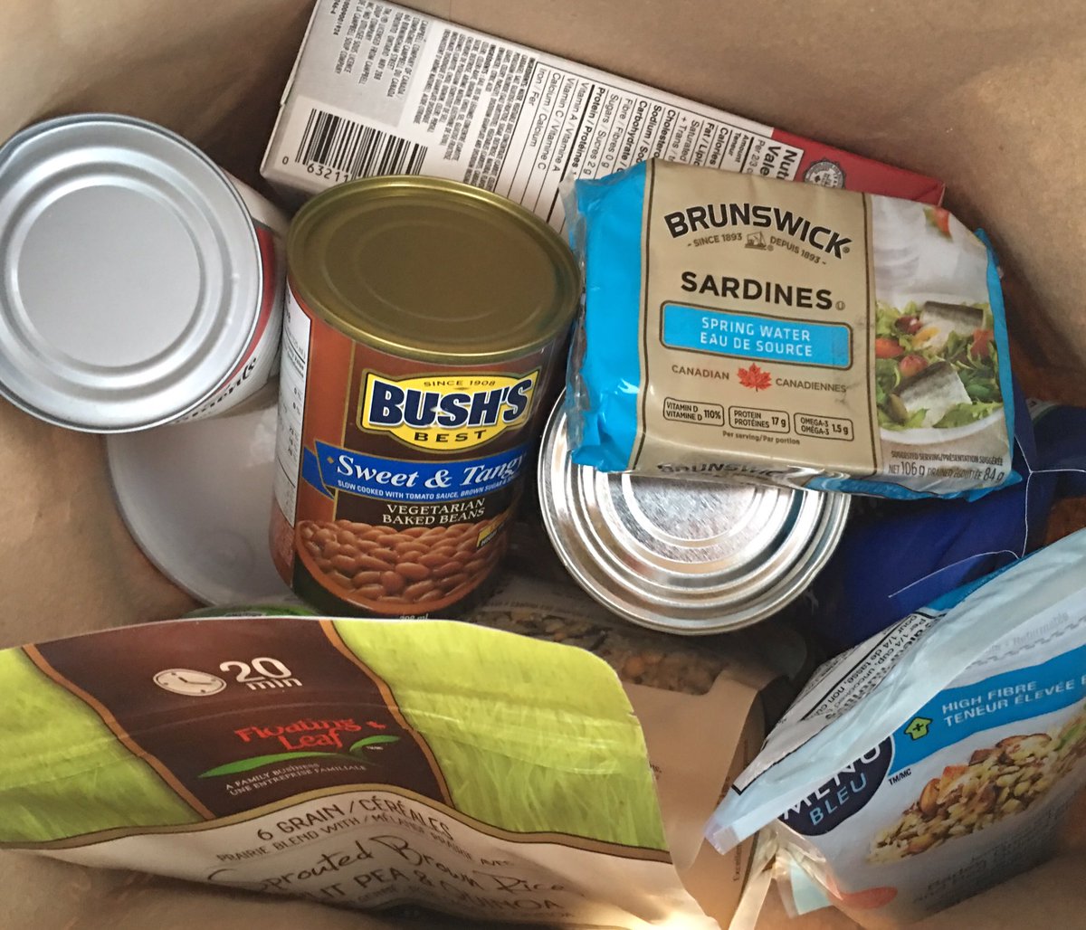 TrusteeBellamy's tweet photo. CITY WIDE FOOD DRIVE! Help Fill the shelves at the @yxeFoodBank by leaving your bag of goods on your step by 10am Saturday #easytogive https://t.co/mykxFr74QO