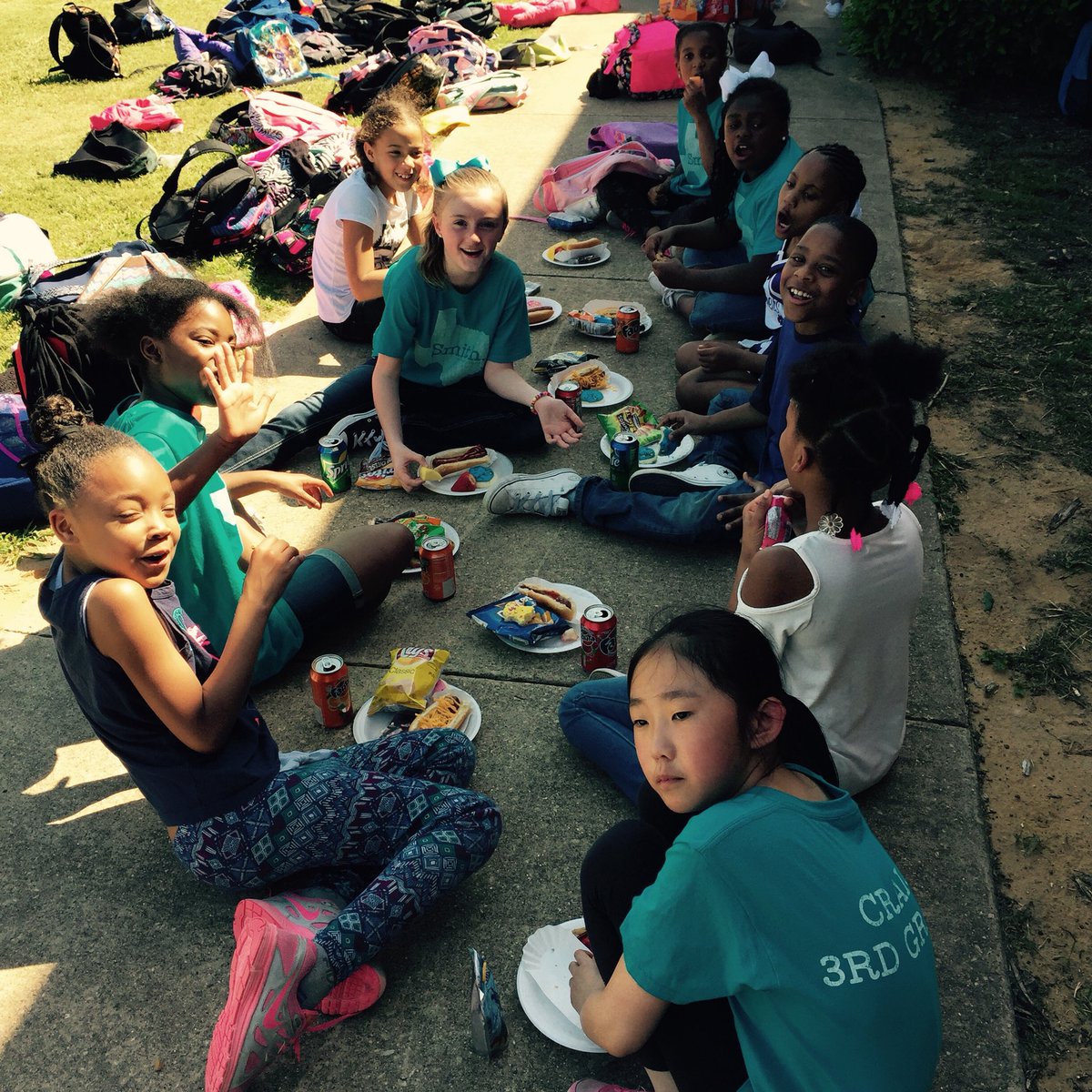 carter3rdgrade's tweet photo. Third grade's tailgate party in full swing! @CgossM @BJ__Smith @MrsStroud3rd @MsCraig15 @Needhamsclass @KljohnsonKeri https://t.co/4R7TInggFH