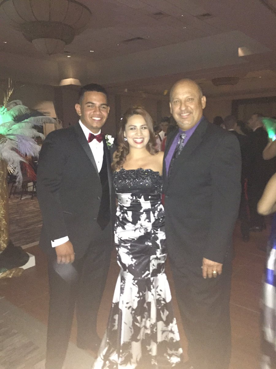 EduGator15's tweet photo. Prom!!!!!! https://t.co/kXRC2goiWQ