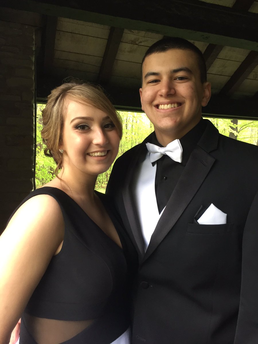 nikkivasily's tweet photo. The love of my life😍😍😍❤❤❤@austin_c32 #prom2k17 https://t.co/SGtY4zN31I