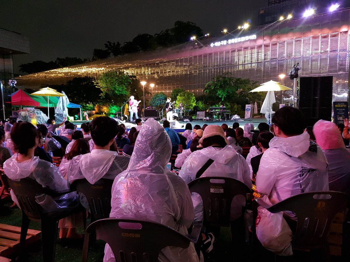 sbang5's tweet photo. 비가 와도 노는건 끄떡없어요
5만명이 북적되는 아시아문화전당 어린이 가족축제~^^ https://t.co/kxB1qQyWXB