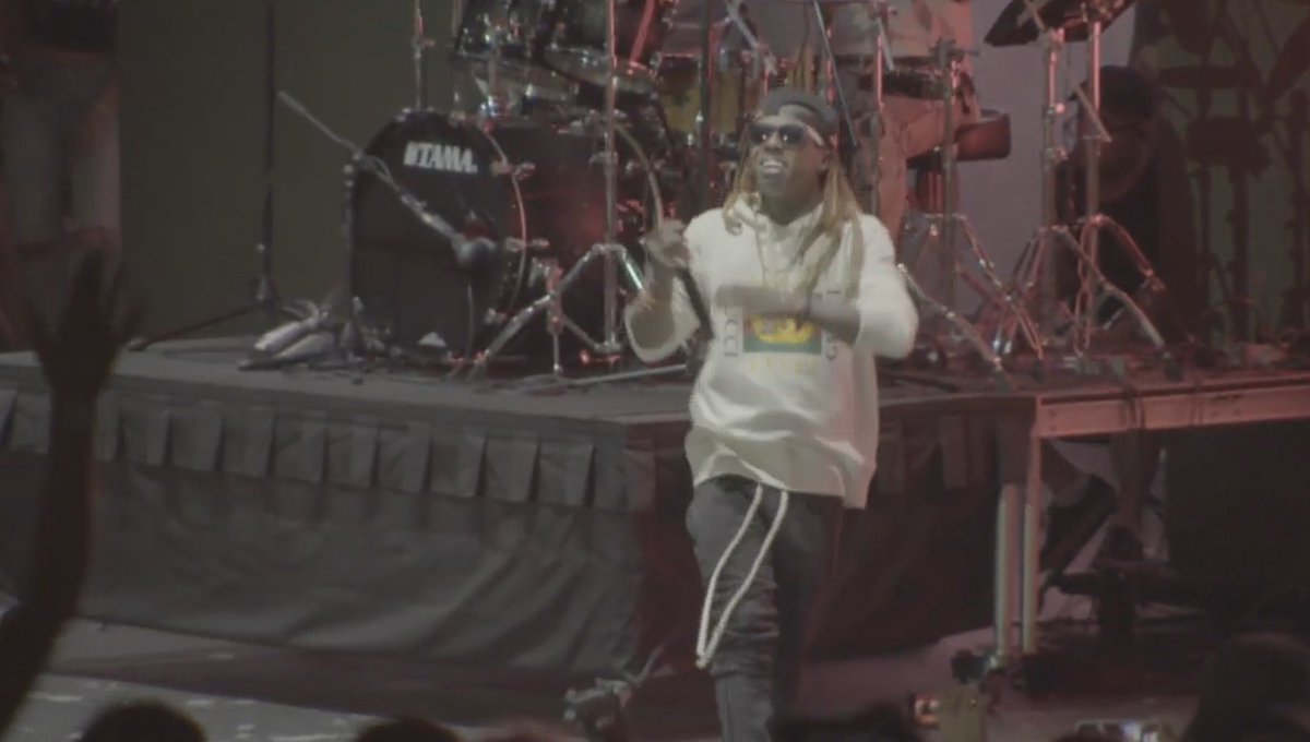 .@LilTunechi is performing @RollingLoud now > WATCH IT LIVE: bit.ly/2qBONej https://t.co/eVPI6MYFLx
