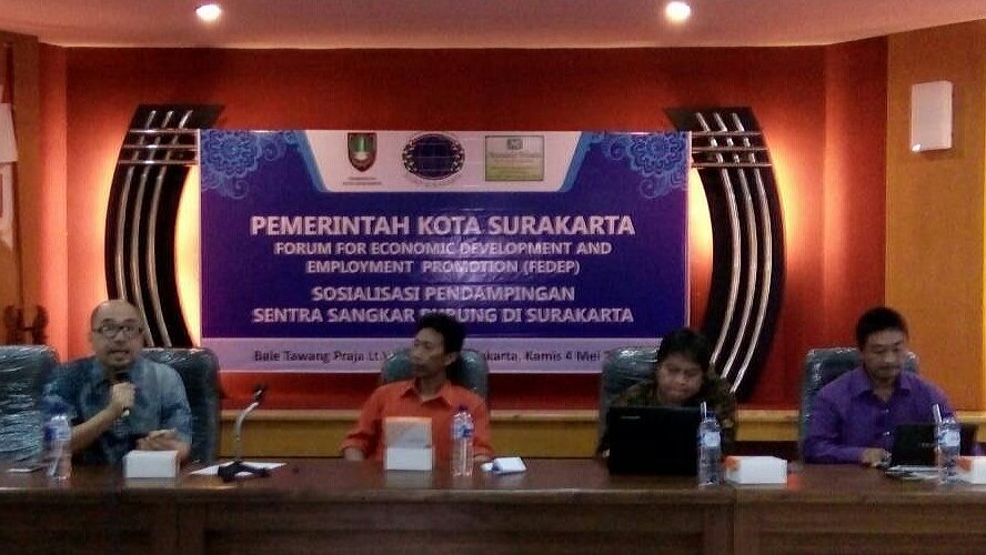 kakimimpi's tweet photo. Lokakarya pengembangan kluster sangkar burung sebagai potensi OVOP Surakarta #OVOP #FEDEP @airlangga_hrt @Triawan @jokowi @yanuarnugroho https://t.co/cWECwIGOuR