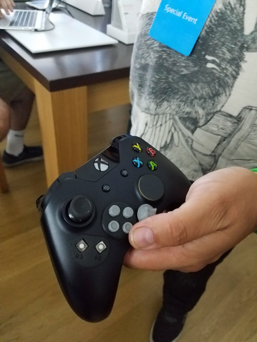 SOUTHBOUND110's tweet image. Met a guy who only has one arm. Pretty amazing how he has a special controller that allows him to play single handed @xbox