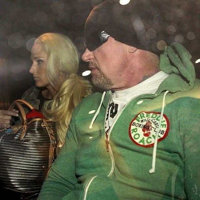 giselaiveth96's tweet photo. #undertaker y michellemccool fotos en new york para su cirugΓa (hace dos dias).
#thephenom #thelegen #wwe #MarkCalaway #teamcalawaymccool https://t.co/IvpssGUpCC