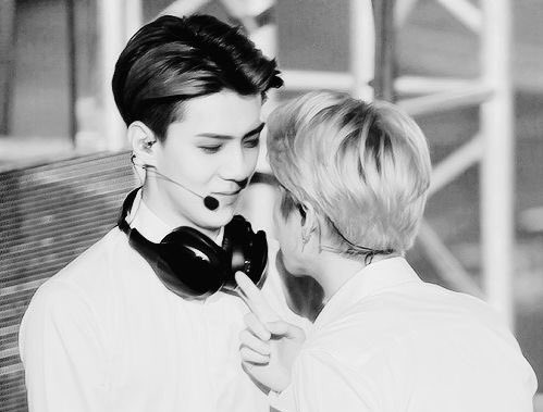 Scng44's tweet photo. ผมเจอพี่ตอนพี่อายุ20
พี่จากผมไปตอนผมอายุ20
#hunhan https://t.co/ylHopwgMXS